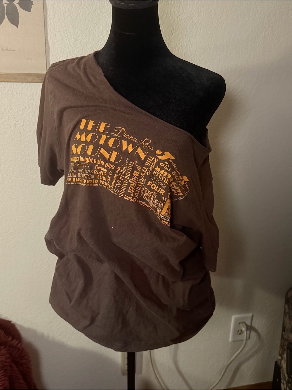 The Motown Sound Graphic Off-Shoulder Graphic Tee - Brown & Orange